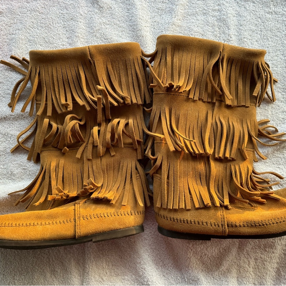 Minnetonka Taupe Leather moccasin 3-Layer Fringe Boots size 10